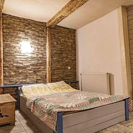 Folwark Malinowy Chrusniak Guest house
