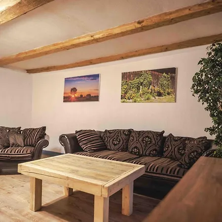 Folwark Malinowy Chrusniak Guest house *